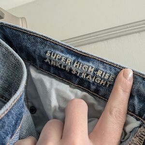 AE Women's Straight Leg Jeans